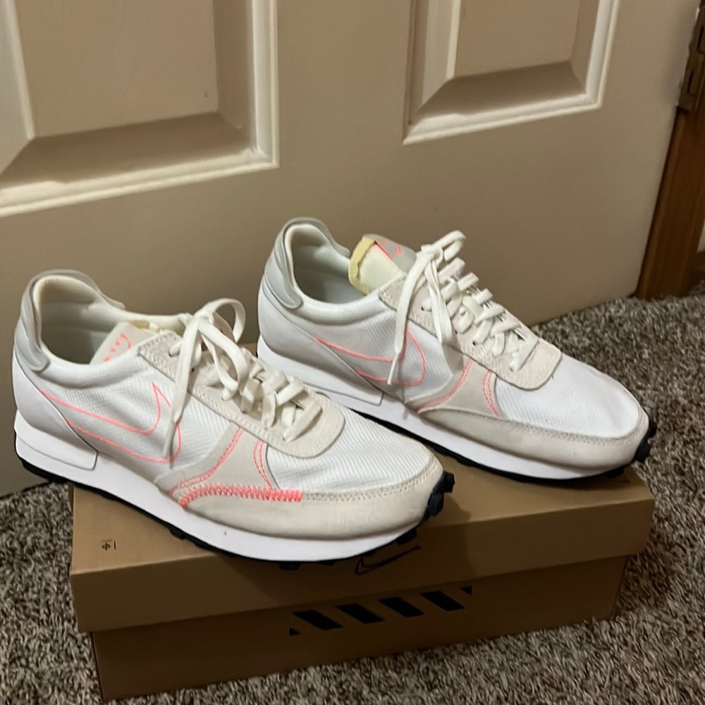Nike DBREAK Sneakers color white and crimson size 8